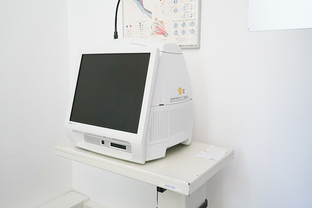Gerät zur Augenuntersuchung mit Touchscreen (OCT)